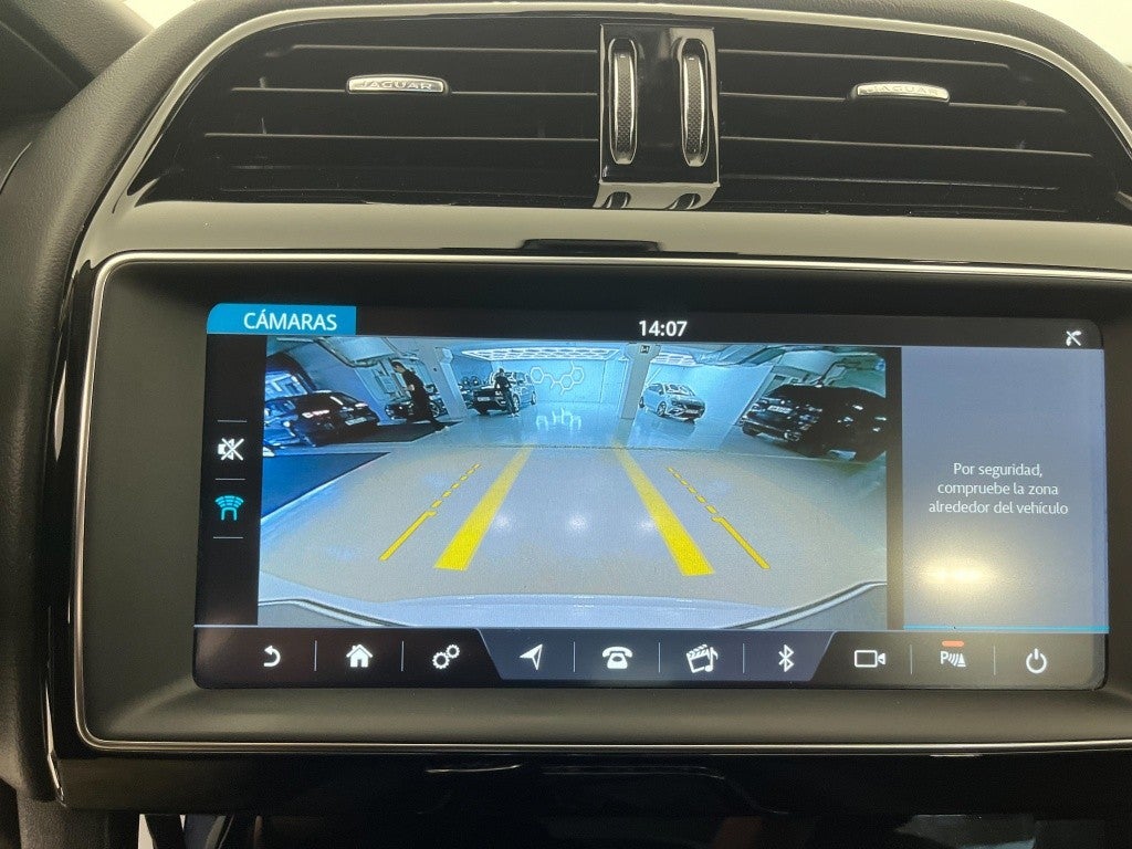 Jaguar F-Pace 2.0i4D Pure RWD 163