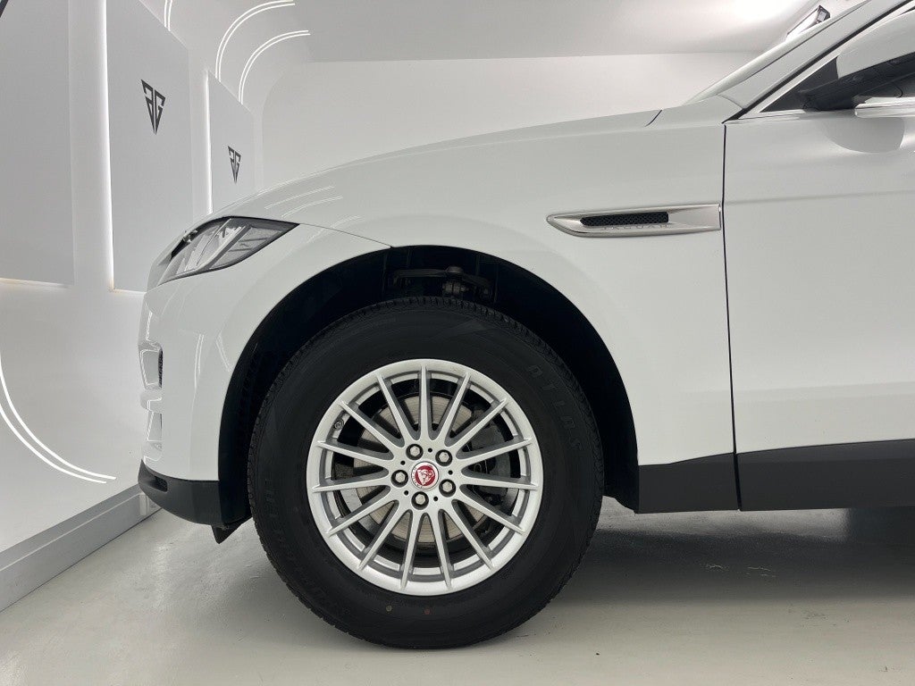 Jaguar F-Pace 2.0i4D Pure RWD 163