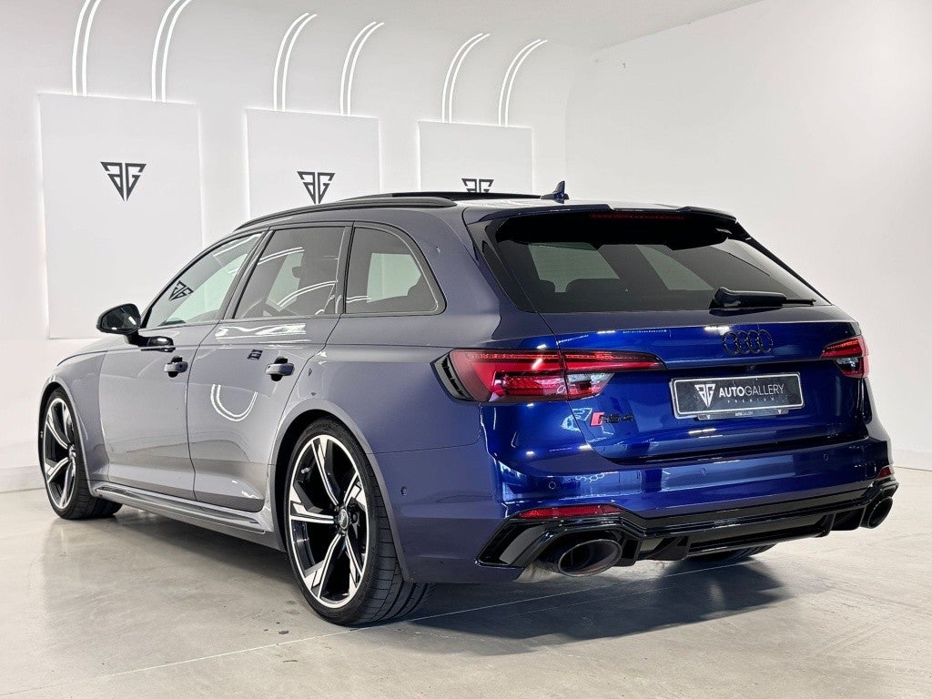 Audi A4 RS4 Avant TFSI quattro tiptronic