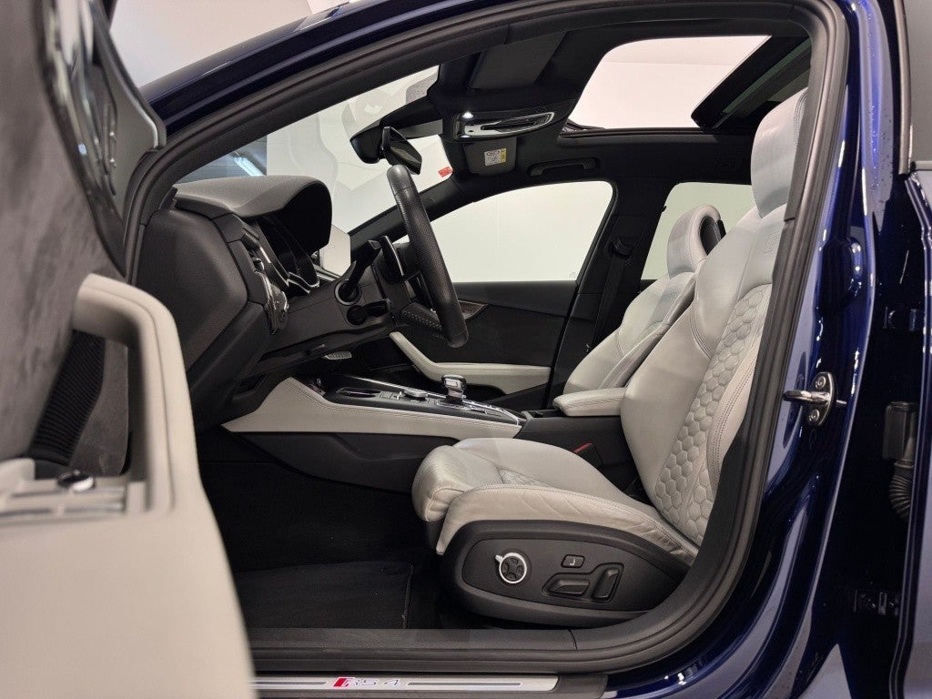 Audi A4 RS4 Avant TFSI quattro tiptronic