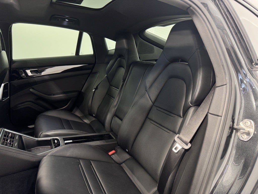 Porsche Panamera 4 e-Hybrid