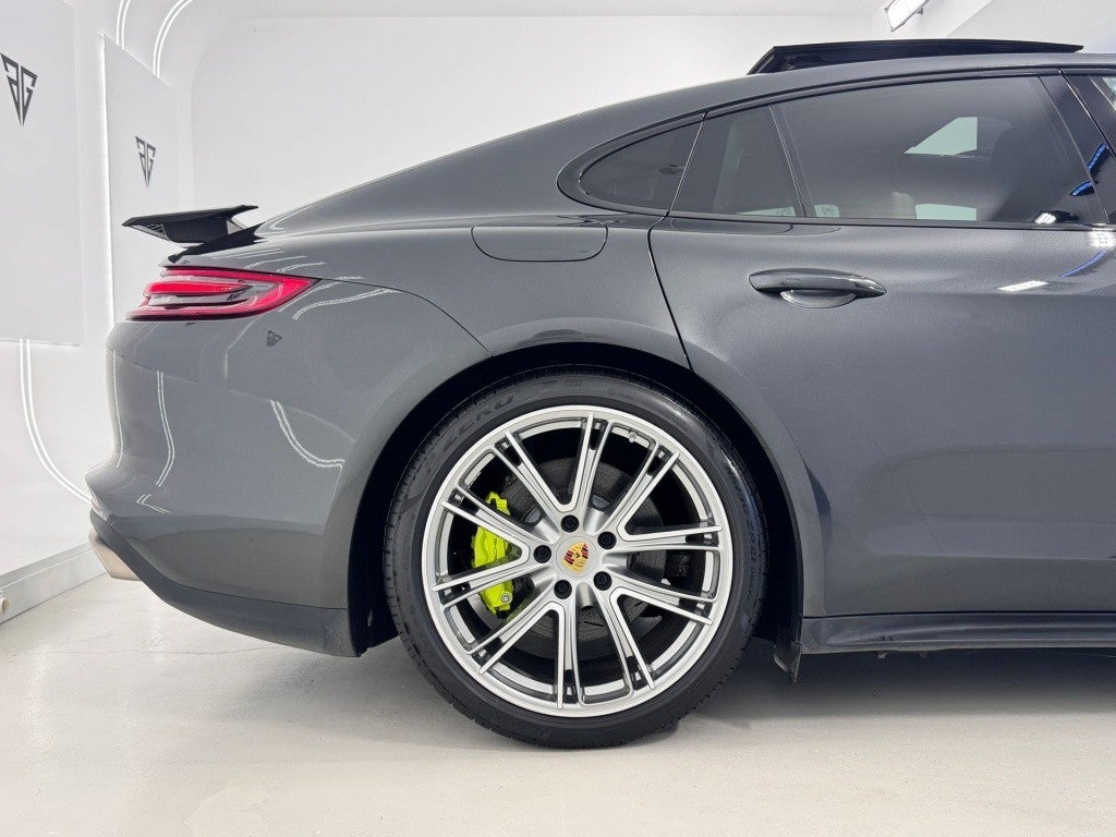 Porsche Panamera 4 e-Hybrid