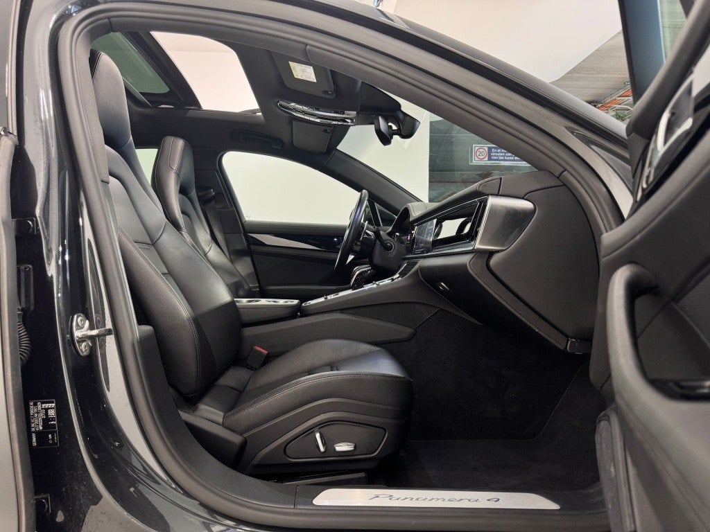 Porsche Panamera 4 e-Hybrid