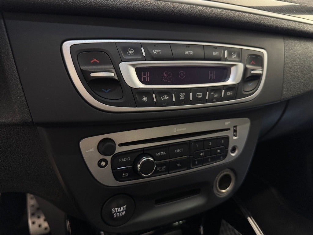 Renault Mégane Coupé 2.0 RS Red Bull Racing RB8