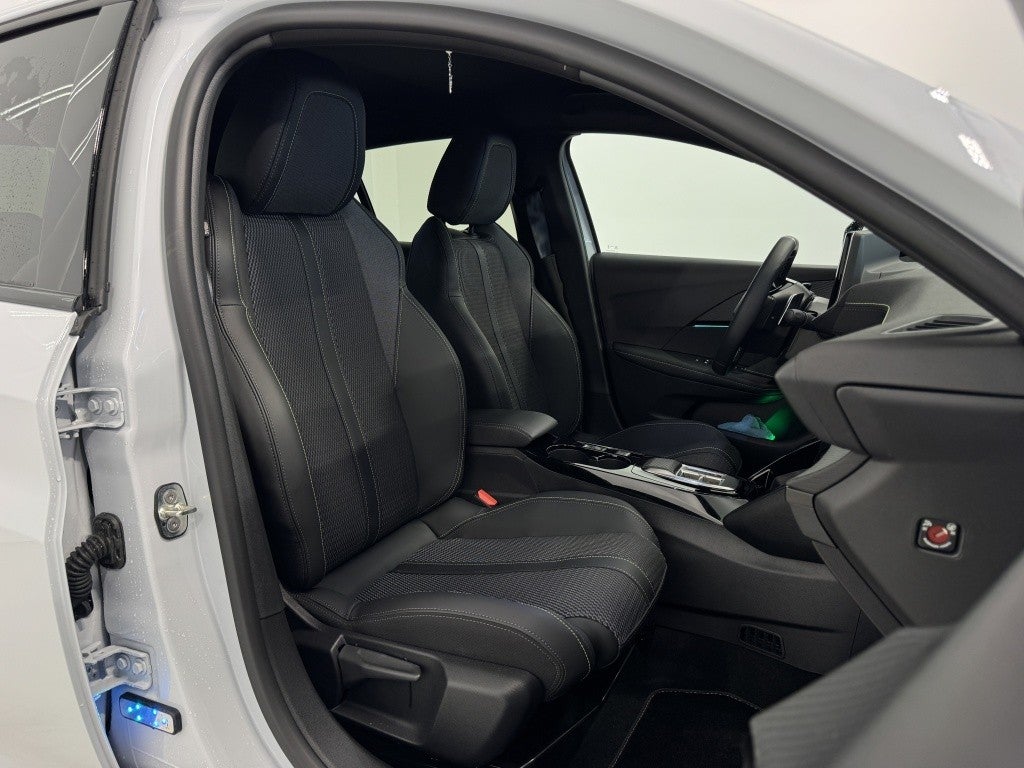 Peugeot 208 1.2 Hybrid GT e-DCS6 136