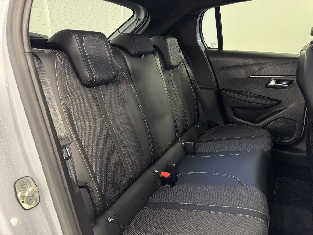 Peugeot 208 1.2 Hybrid GT e-DCS6 136