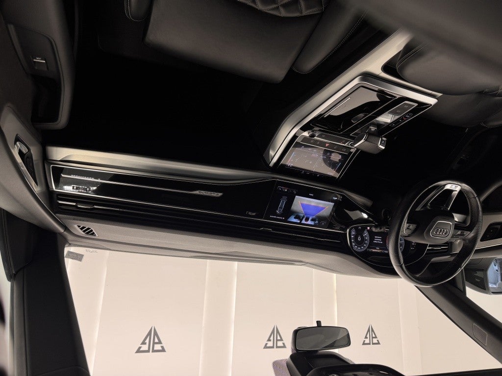 Audi Q8 55 TFSIe S line quattro