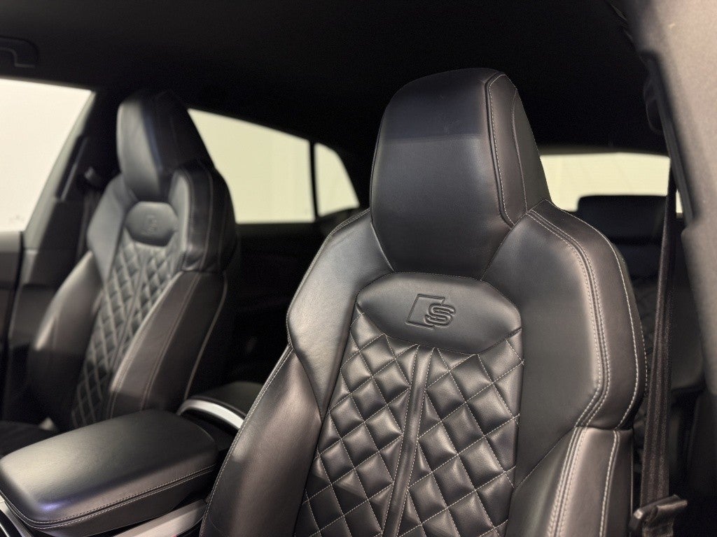 Audi Q8 55 TFSIe S line quattro