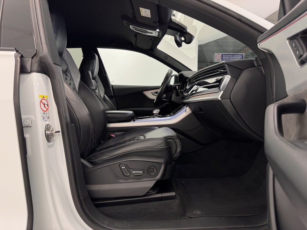 Audi Q8 55 TFSIe S line quattro