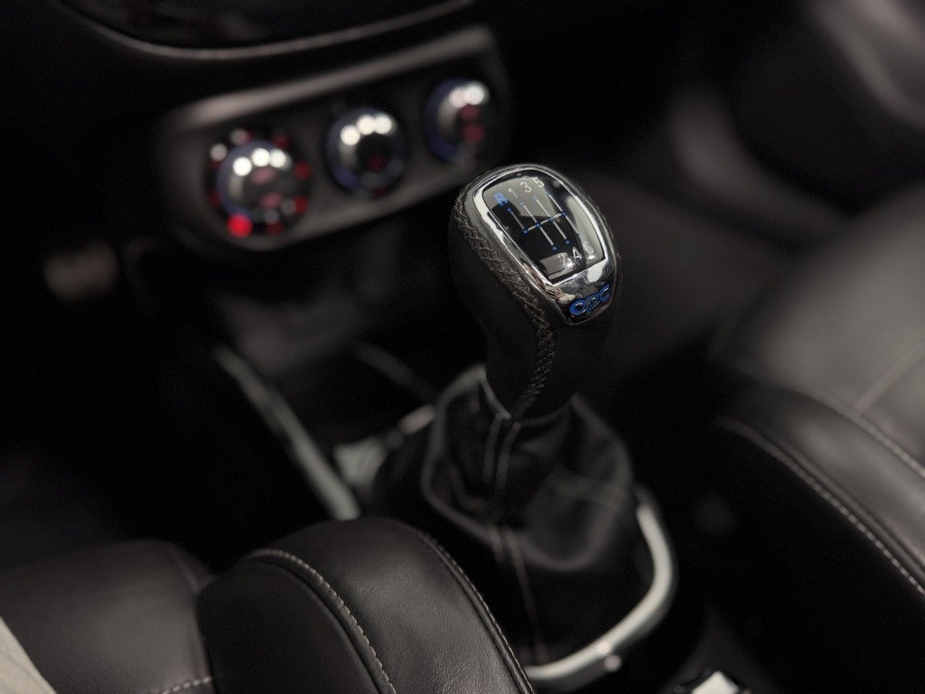 Opel Corsa 1.6 Turbo OPC 210