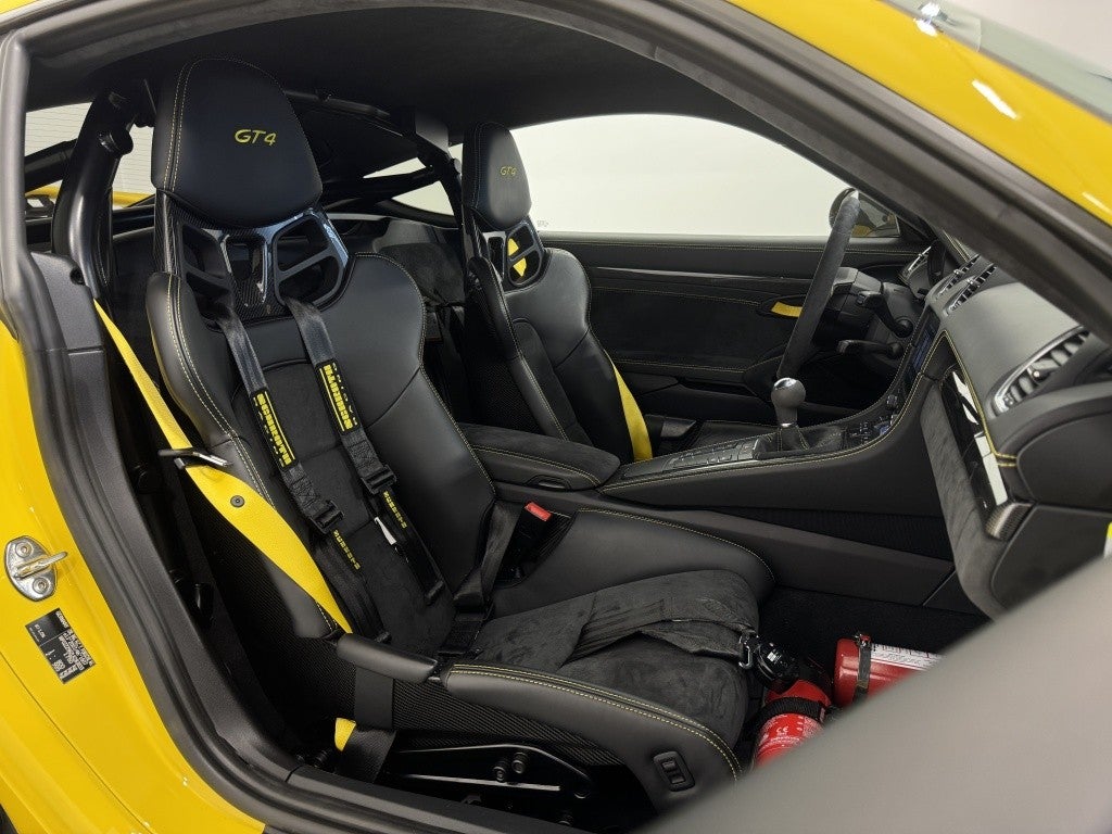 Porsche Cayman GT4