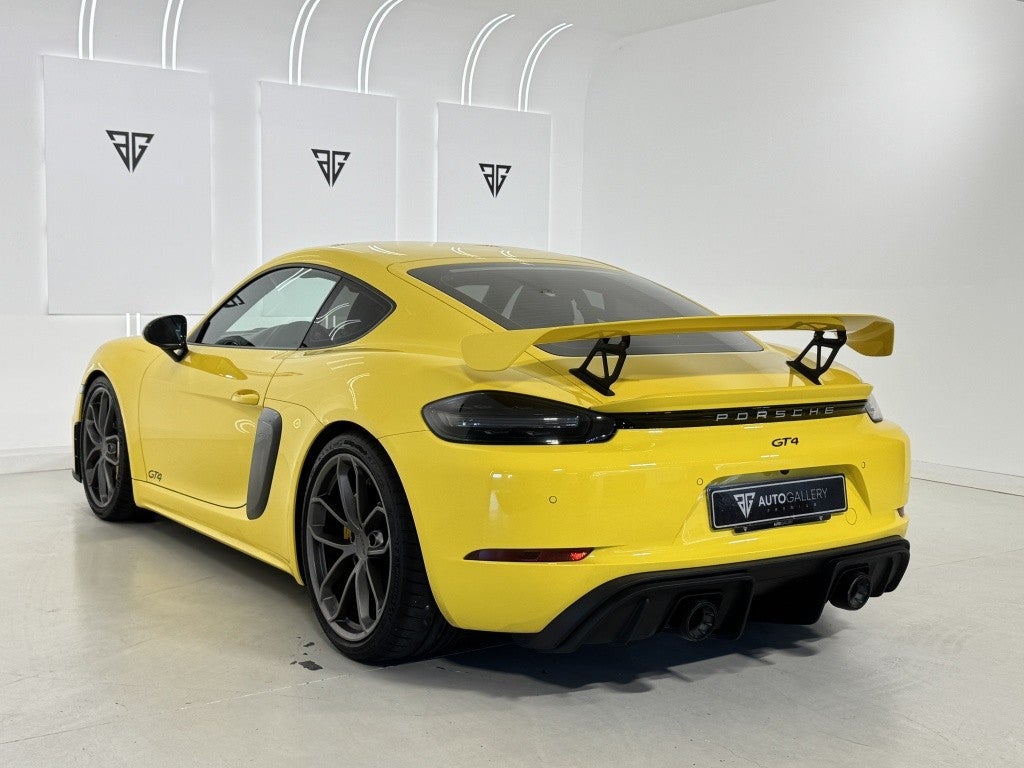 Porsche Cayman GT4