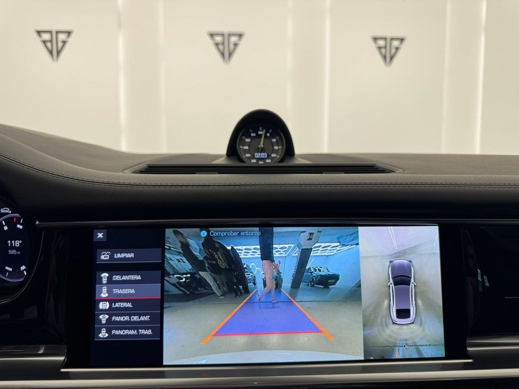 Porsche Panamera 4 e-Hybrid 10 Years Edition