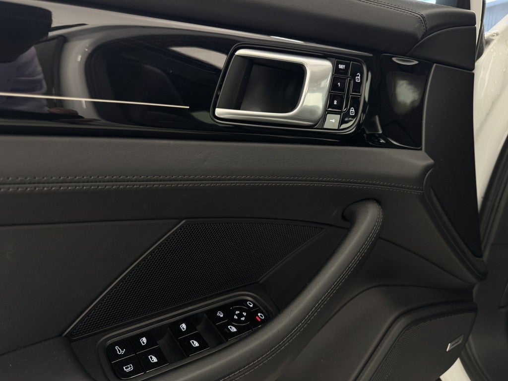 Porsche Panamera 4 e-Hybrid 10 Years Edition