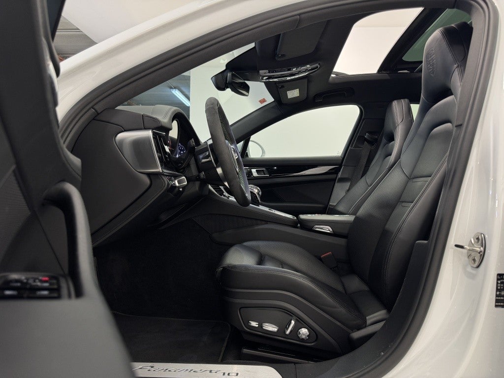 Porsche Panamera 4 e-Hybrid 10 Years Edition