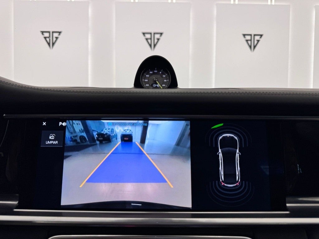 Porsche Panamera 4 e-Hybrid