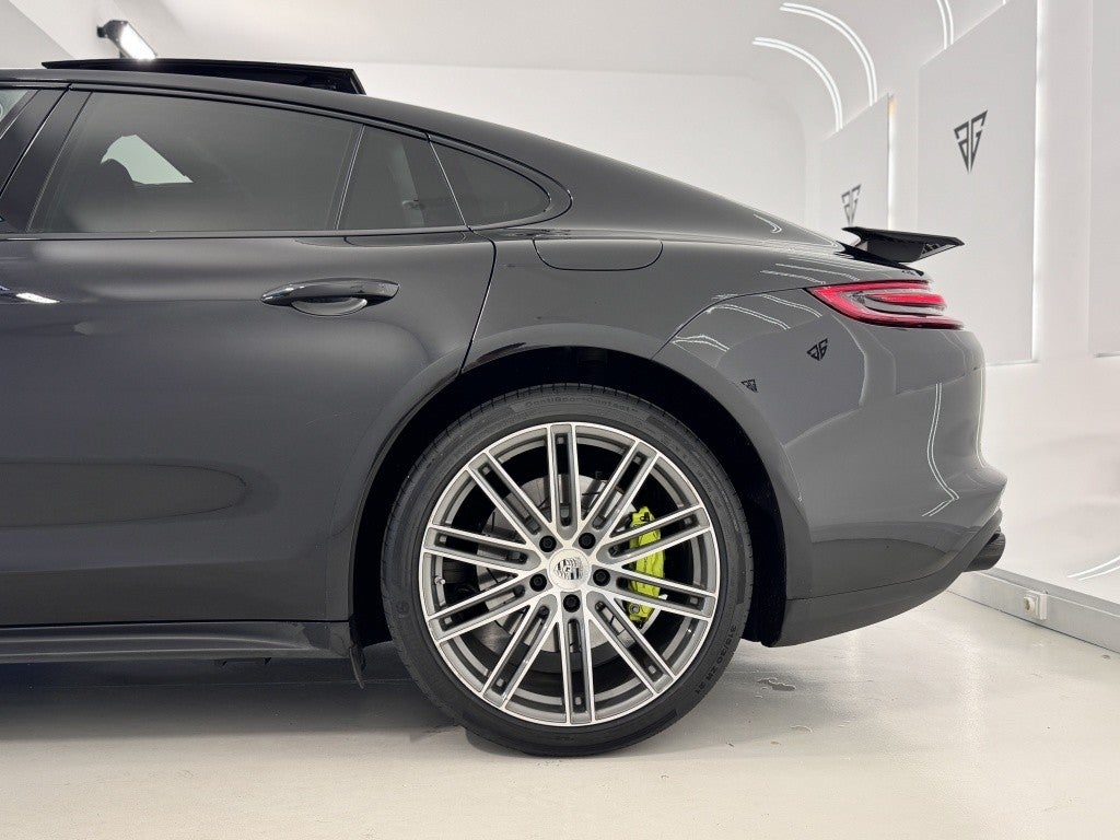 Porsche Panamera 4 e-Hybrid