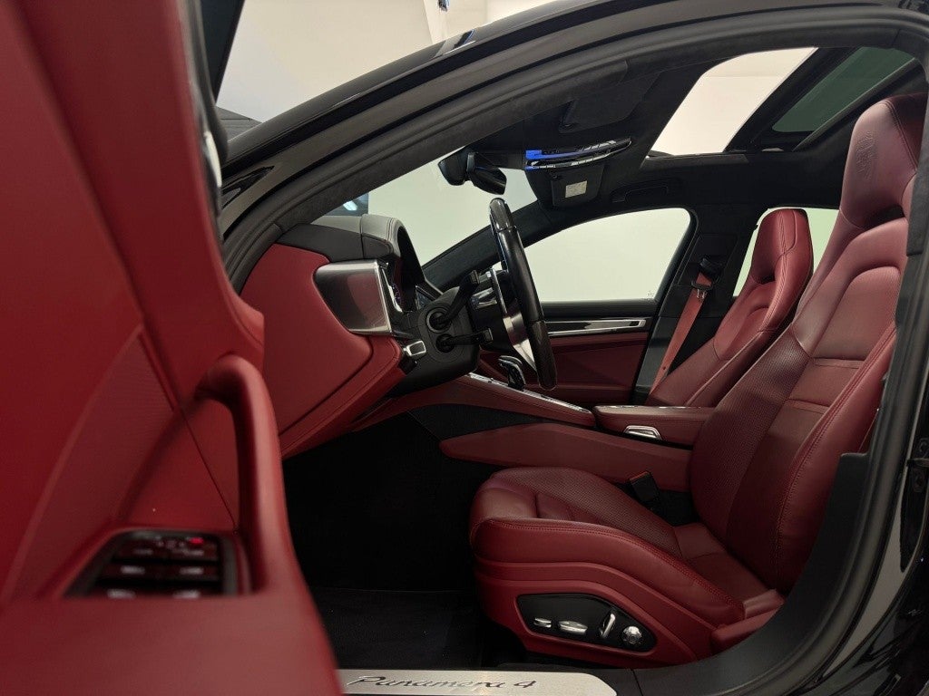 Porsche Panamera 4 e-Hybrid