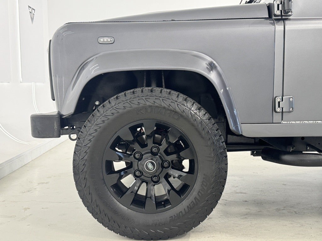 Land-Rover Defender 90 SW SE