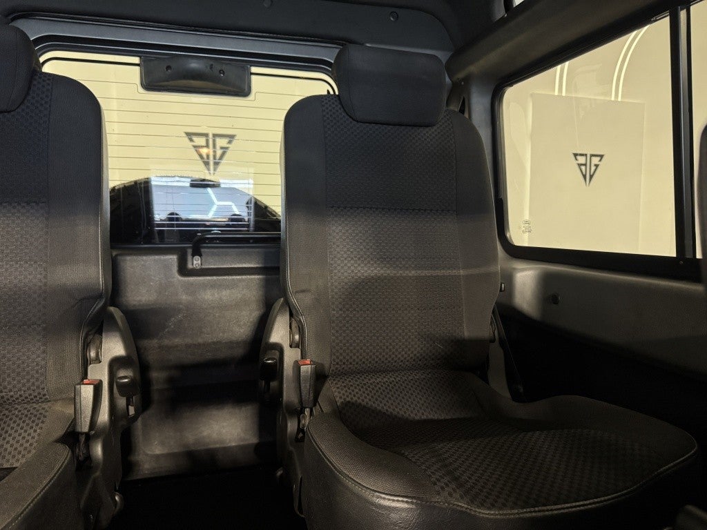 Land-Rover Defender 90 SW SE