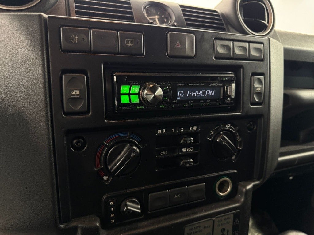 Land-Rover Defender 90 SW SE