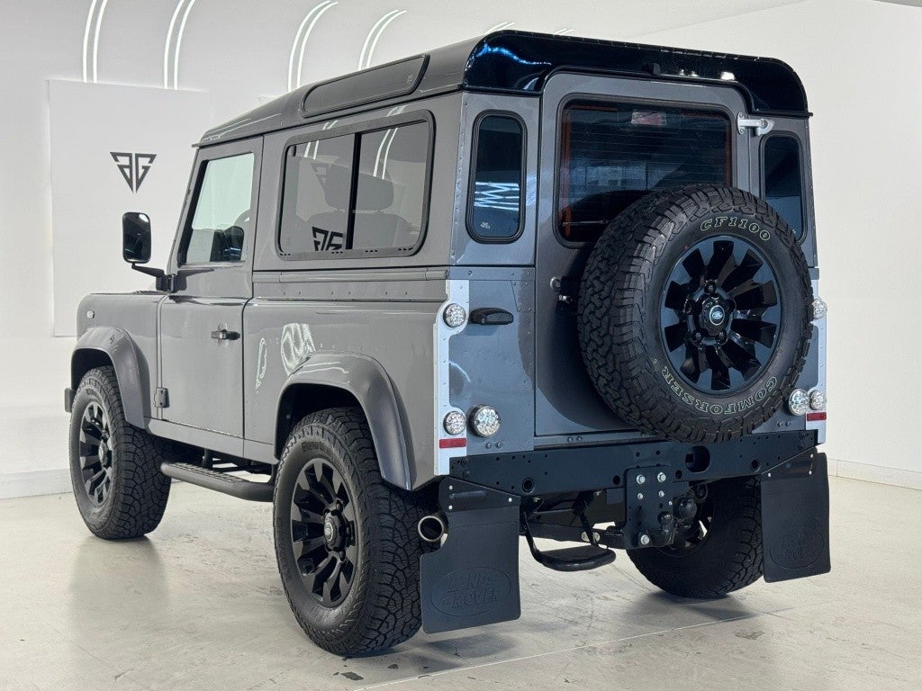 Land-Rover Defender 90 SW SE