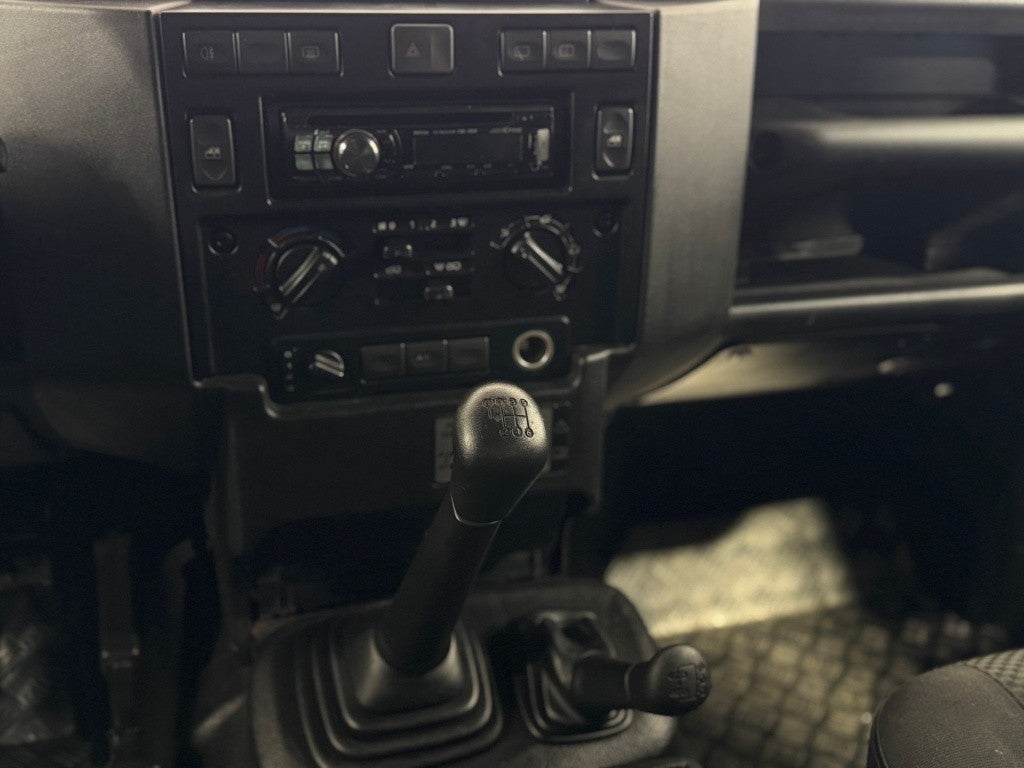Land-Rover Defender 90 SW SE