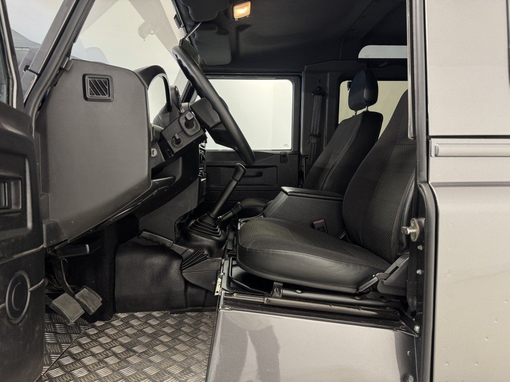 Land-Rover Defender 90 SW SE