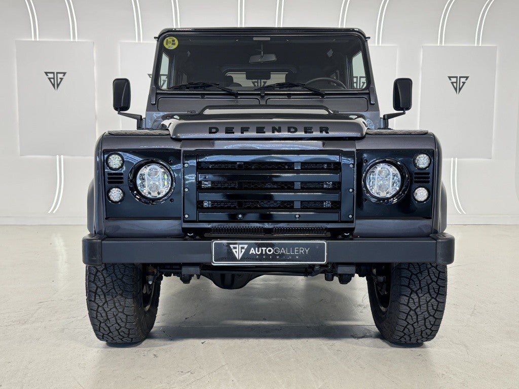 Land-Rover Defender 90 SW SE
