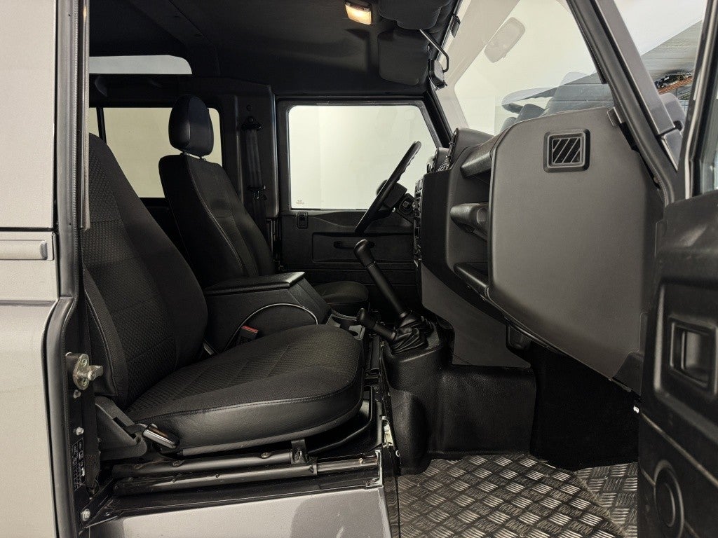 Land-Rover Defender 90 SW SE