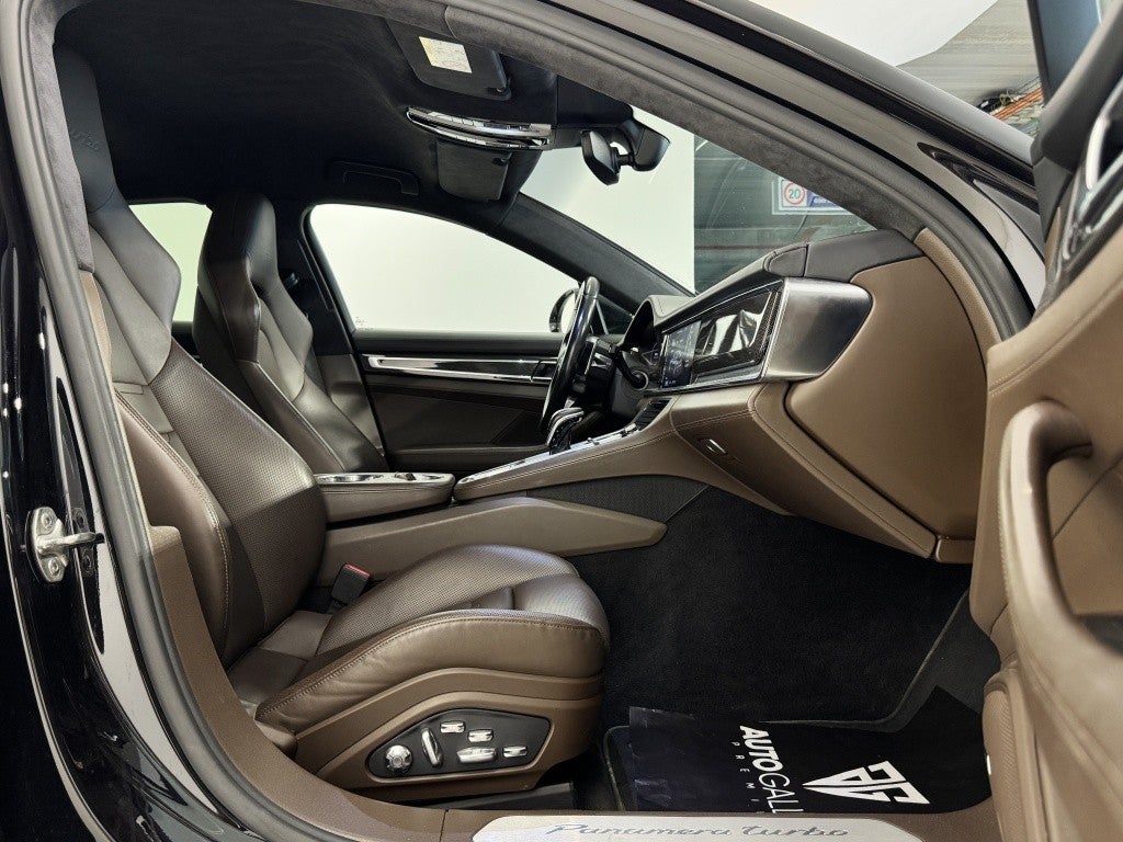 Porsche Panamera Turbo Aut.