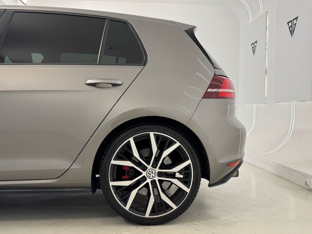 Volkswagen Golf 2.0 TSI GTI Performance 230
