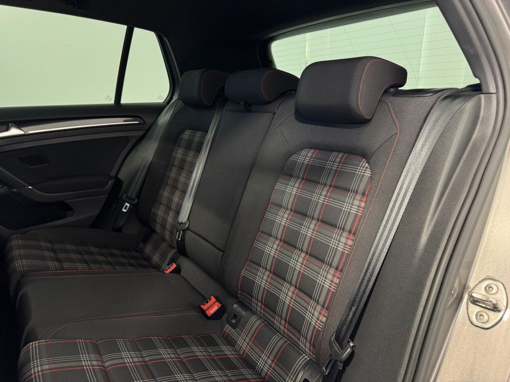 Volkswagen Golf 2.0 TSI GTI Performance 230