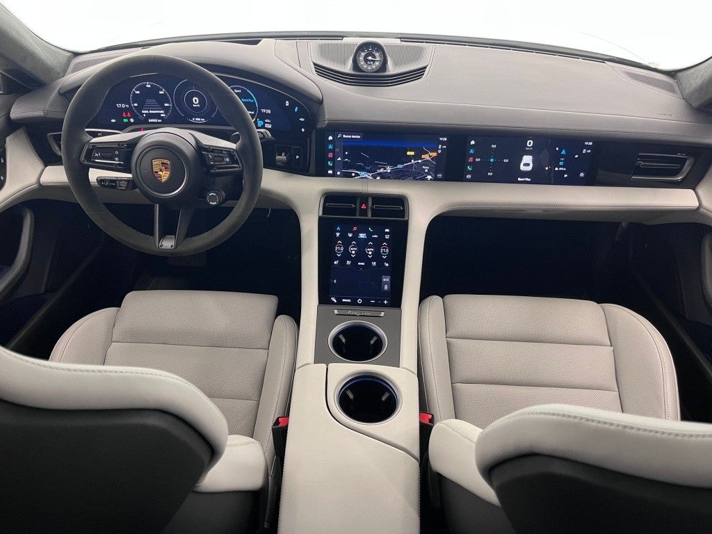 Porsche Taycan Turbo S Cross Turismo