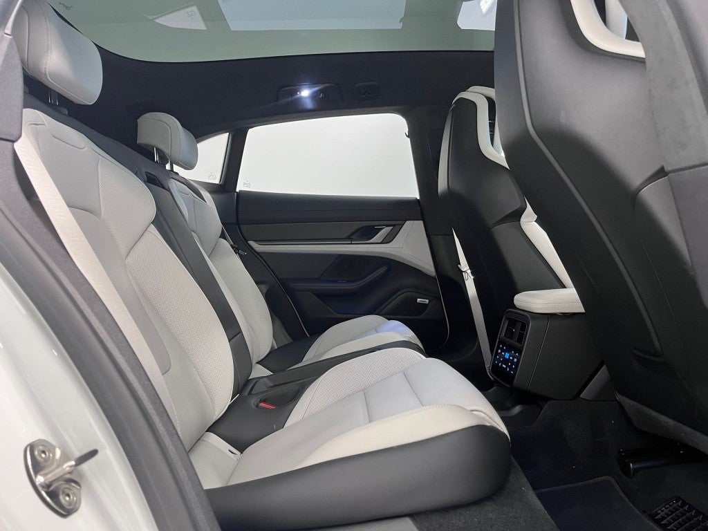 Porsche Taycan Turbo S Cross Turismo