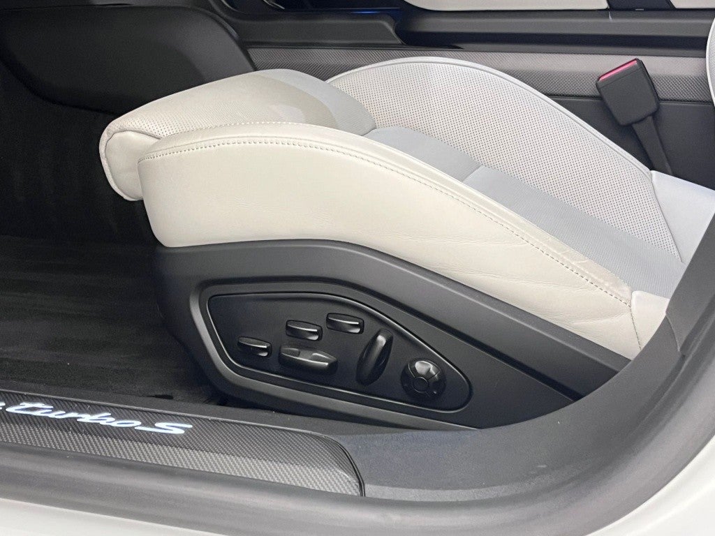 Porsche Taycan Turbo S Cross Turismo