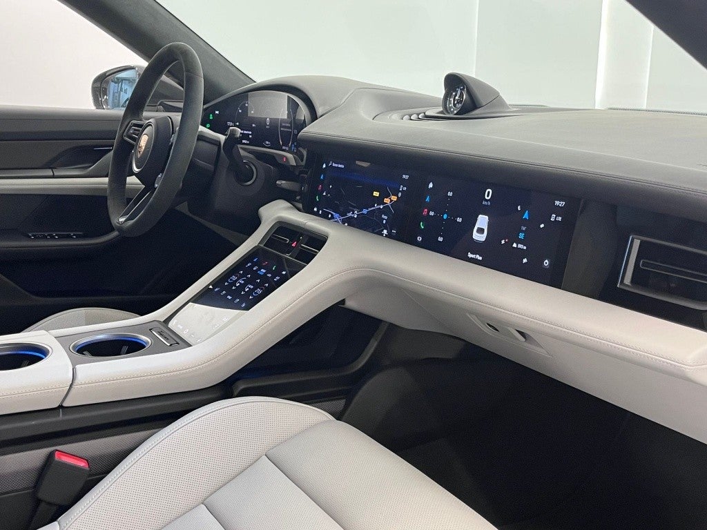 Porsche Taycan Turbo S Cross Turismo