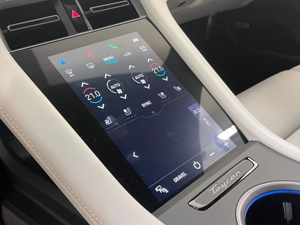 Porsche Taycan Turbo S Cross Turismo