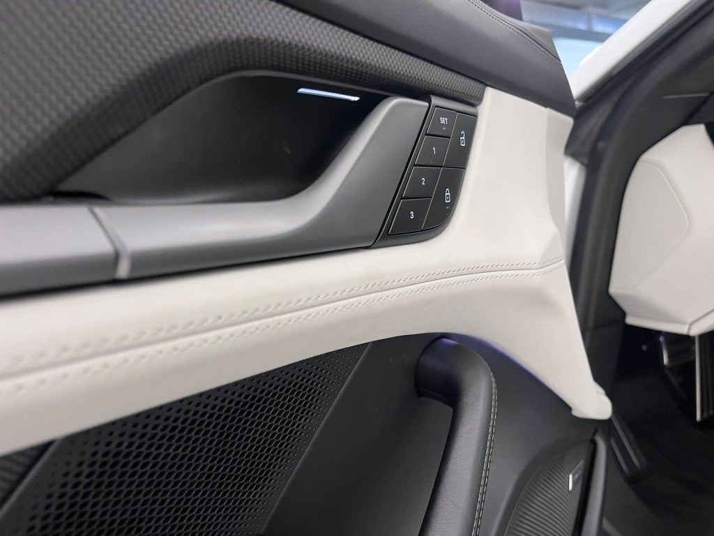 Porsche Taycan Turbo S Cross Turismo