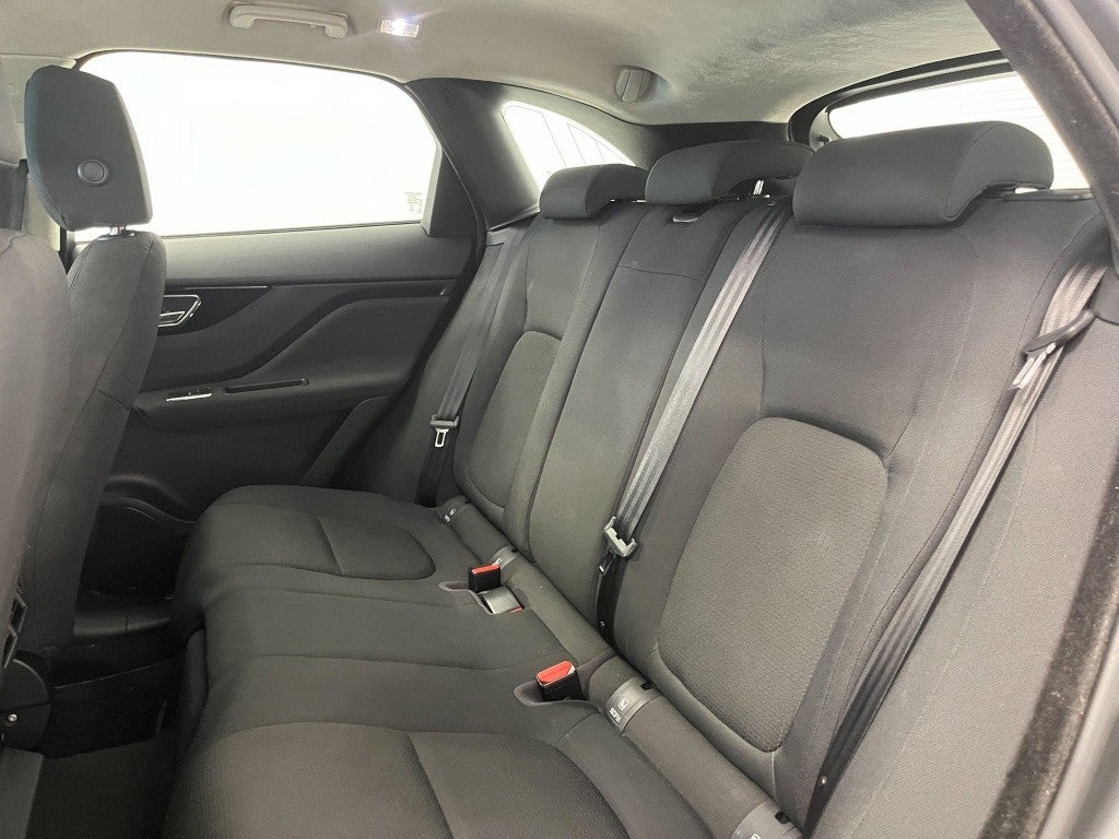 Jaguar F-Pace 2.0i4D Pure RWD 163