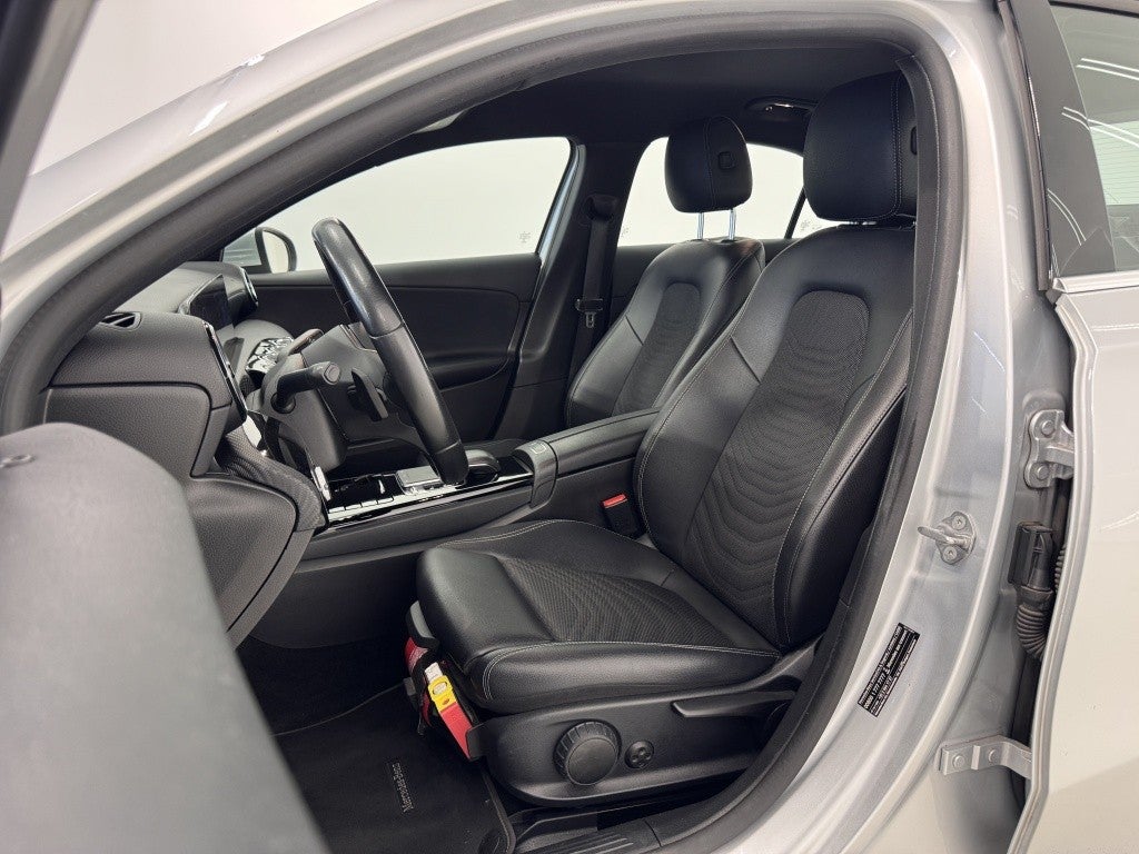 Mercedes-Benz Clase A 180d Sedán 7G-DCT