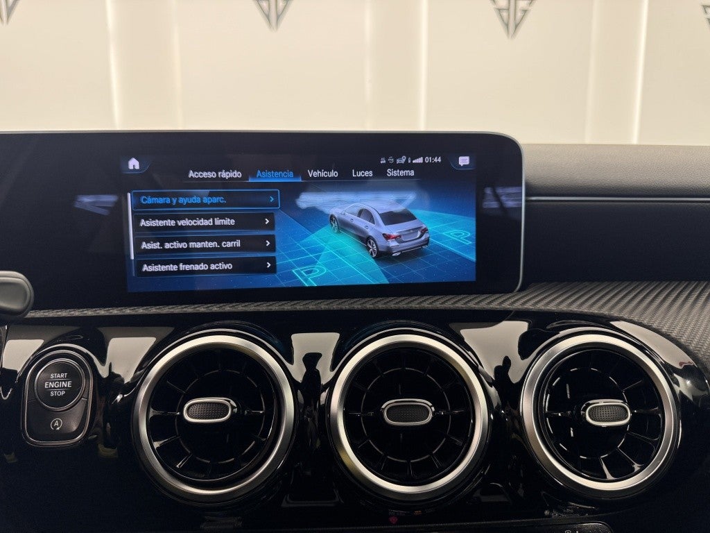 Mercedes-Benz Clase A 180d Sedán 7G-DCT