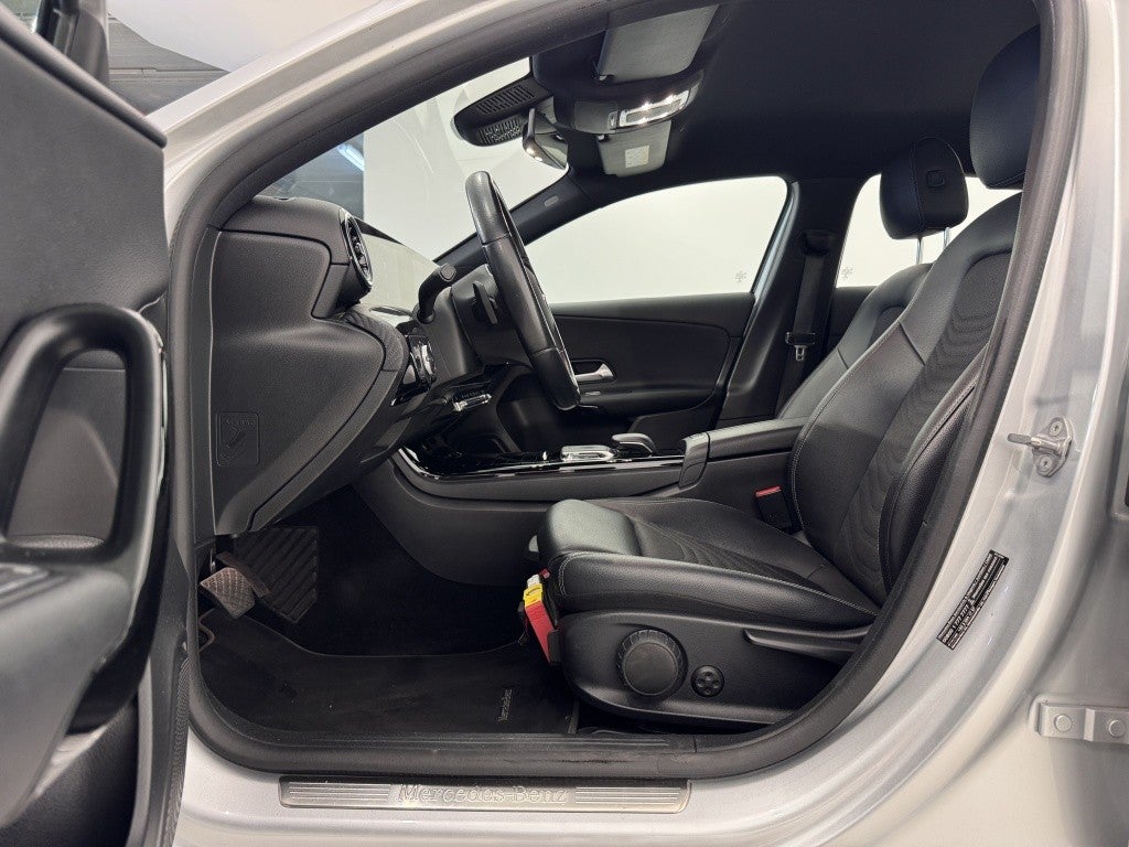Mercedes-Benz Clase A 180d Sedán 7G-DCT