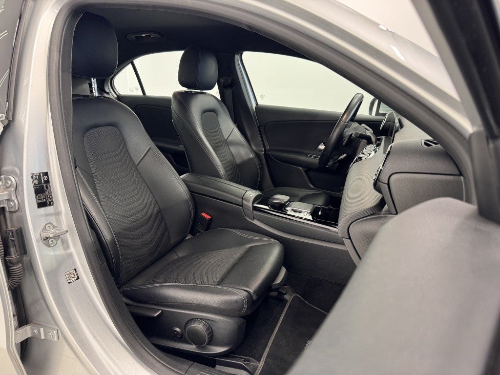 Mercedes-Benz Clase A 180d Sedán 7G-DCT