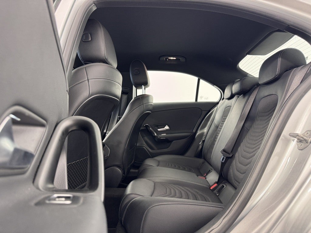 Mercedes-Benz Clase A 180d Sedán 7G-DCT