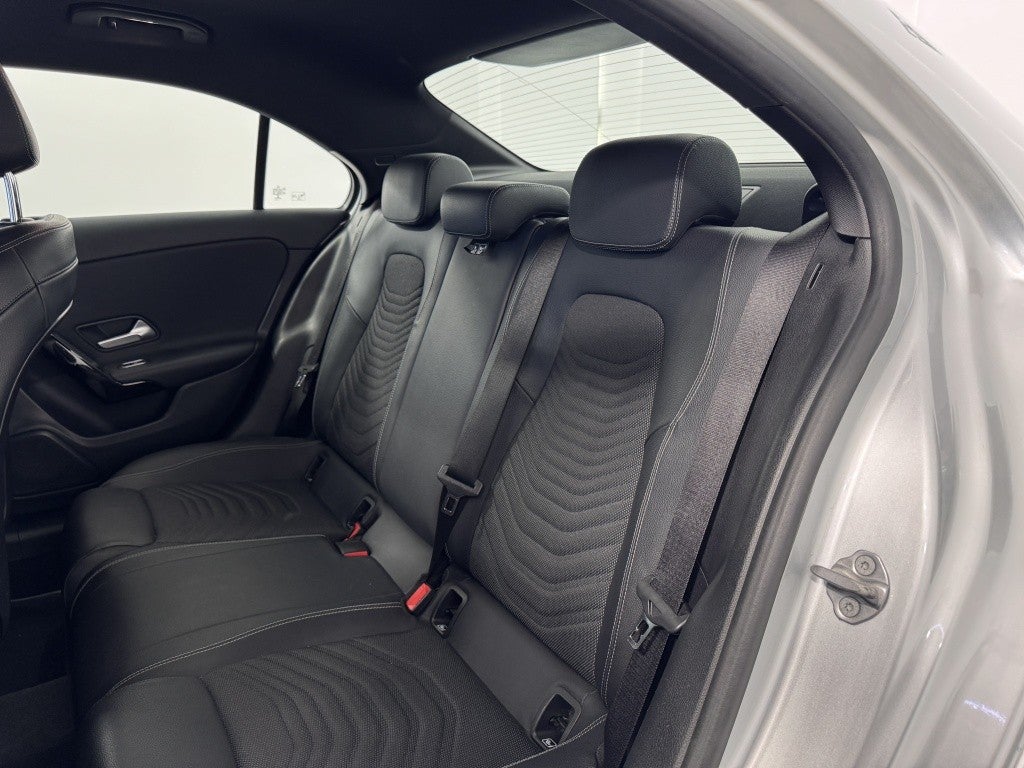 Mercedes-Benz Clase A 180d Sedán 7G-DCT