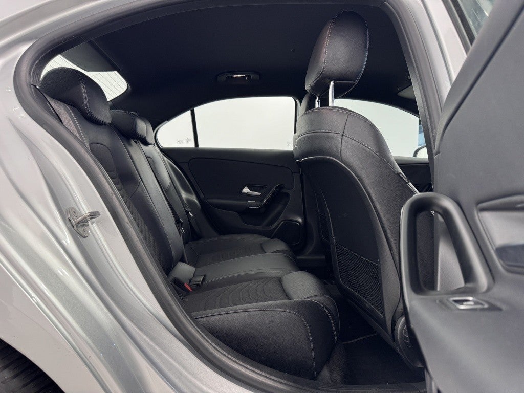Mercedes-Benz Clase A 180d Sedán 7G-DCT