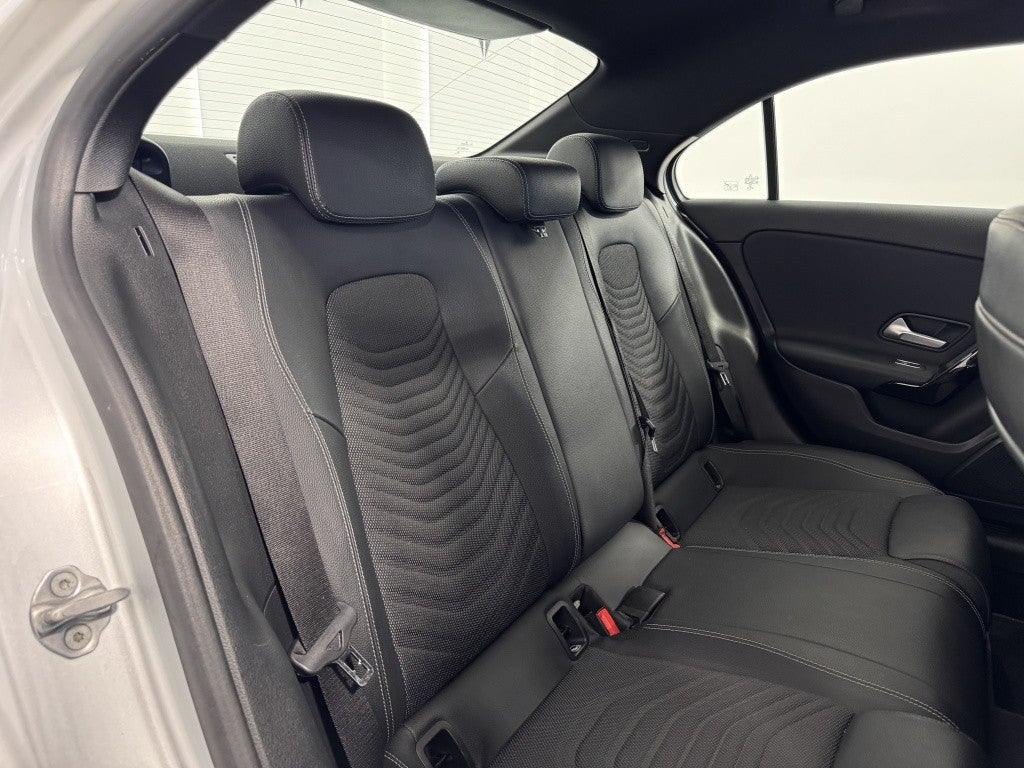 Mercedes-Benz Clase A 180d Sedán 7G-DCT