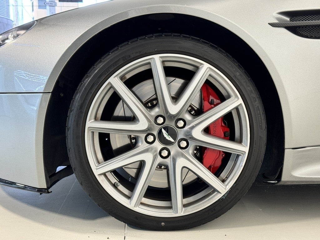 Aston Martin Vantage S