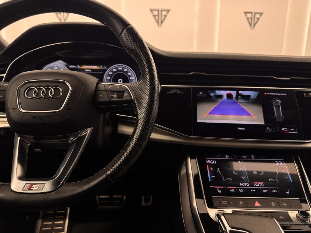 Audi Q8 55 TFSIe S line quattro
